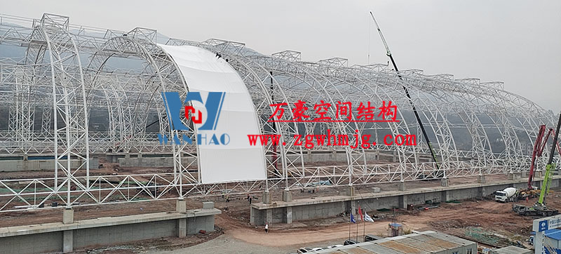 四川高興煤炭儲備基地建設(shè)項(xiàng)目鋼結(jié)構(gòu)接近尾聲，膜結(jié)構(gòu)開始安裝