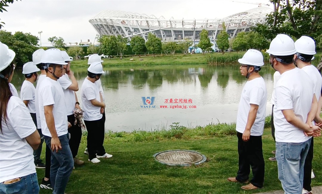 標(biāo)桿引領(lǐng)，智啟未來(lái)——萬(wàn)豪集團(tuán)營(yíng)銷、設(shè)計(jì)與技術(shù)骨干共赴無(wú)錫奧體中心，現(xiàn)場(chǎng)觀摩學(xué)習(xí)解鎖“創(chuàng)新密碼”