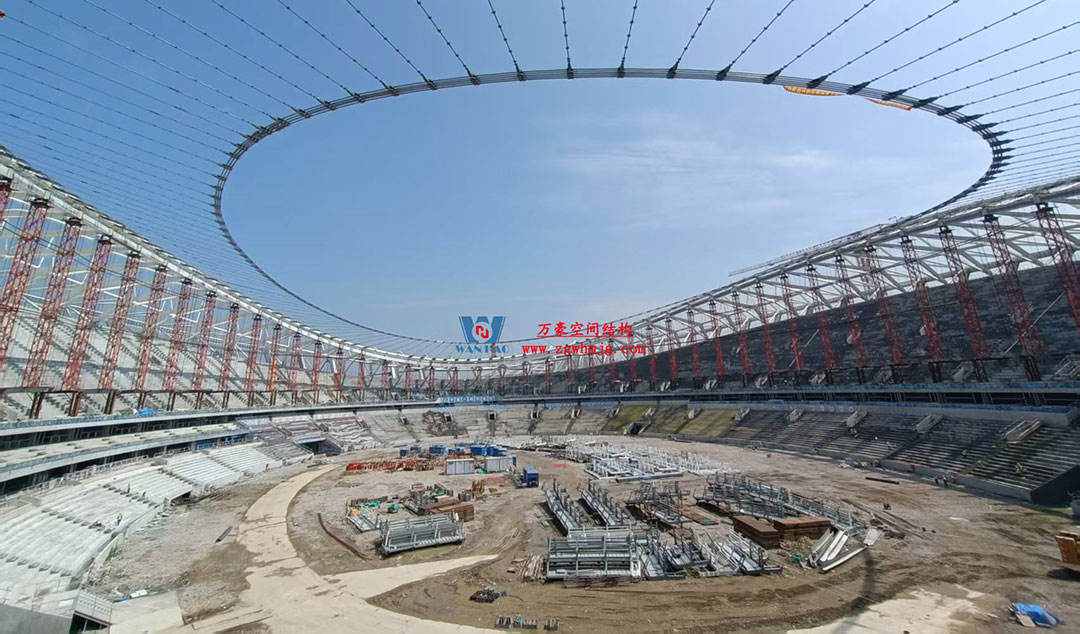 無(wú)錫奧體中心體育場(chǎng)ETFE膜首吊成功,太湖畔將閃耀“生態(tài)之光” 無(wú)錫奧體中心體育場(chǎng)ETFE膜首吊成功,太湖畔將閃耀“生態(tài)之光”