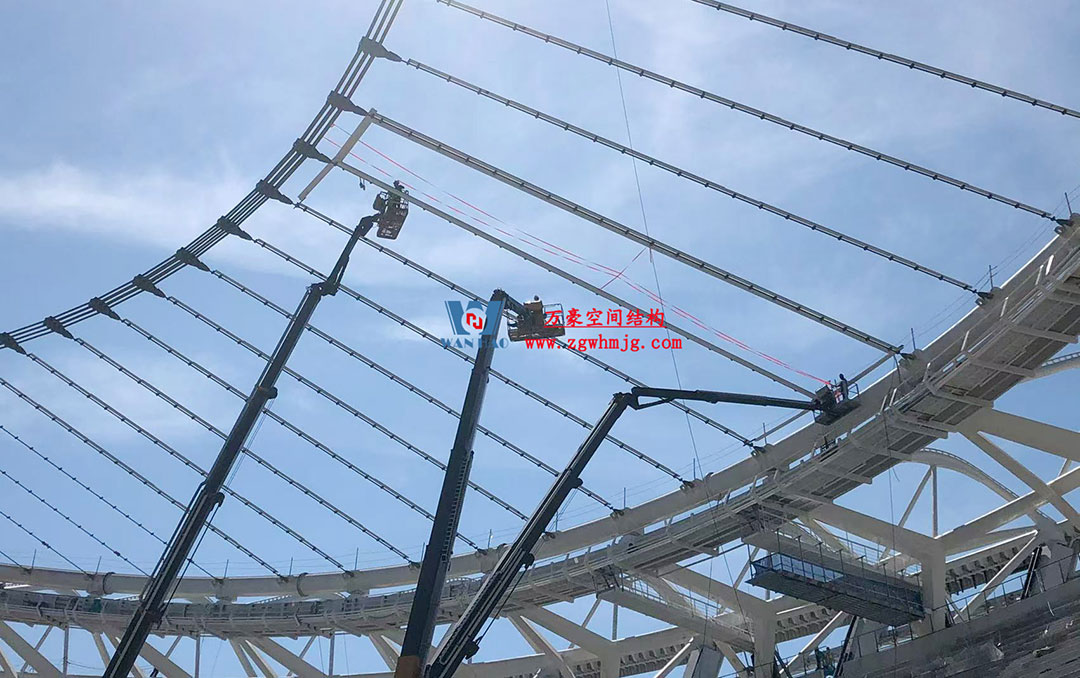 無(wú)錫奧體中心體育場(chǎng)ETFE膜首吊成功,太湖畔將閃耀“生態(tài)之光” 無(wú)錫奧體中心體育場(chǎng)ETFE膜首吊成功,太湖畔將閃耀“生態(tài)之光”