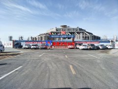 茶卡鹽湖景區綜合辦公樓及觀光塔鋼膜結構項目施工中